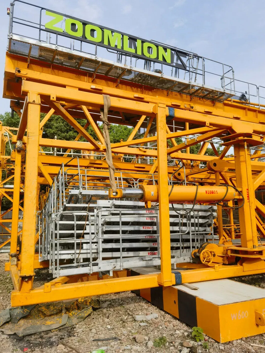 Tower Crane Machinery Zoomlion 7015-10e with 150 Ton-Meters Max Lifting Moment