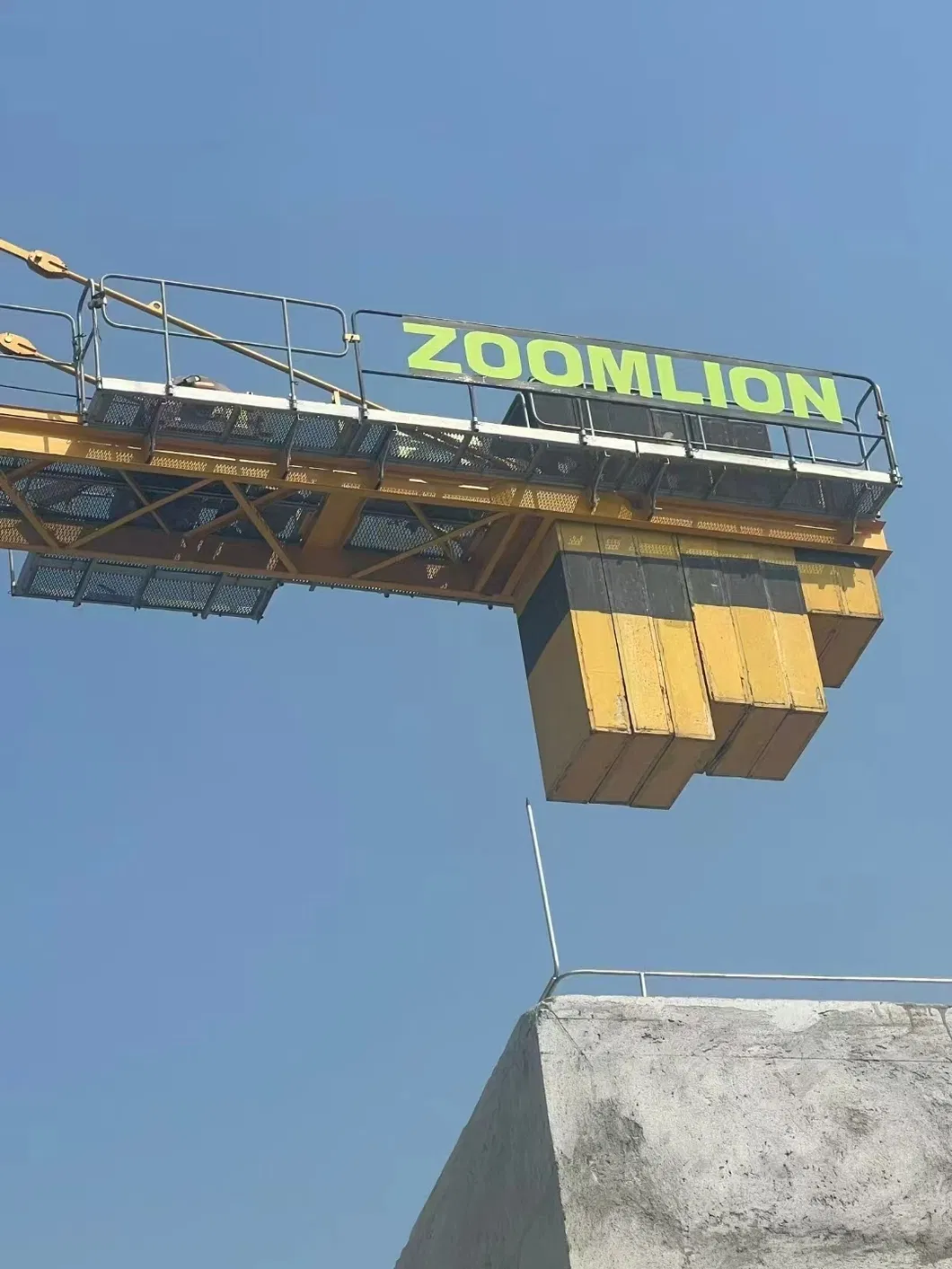Max Lifting 60m Zoomlion Used Crane 7015-10e for Bridge and Infrastructure Construction