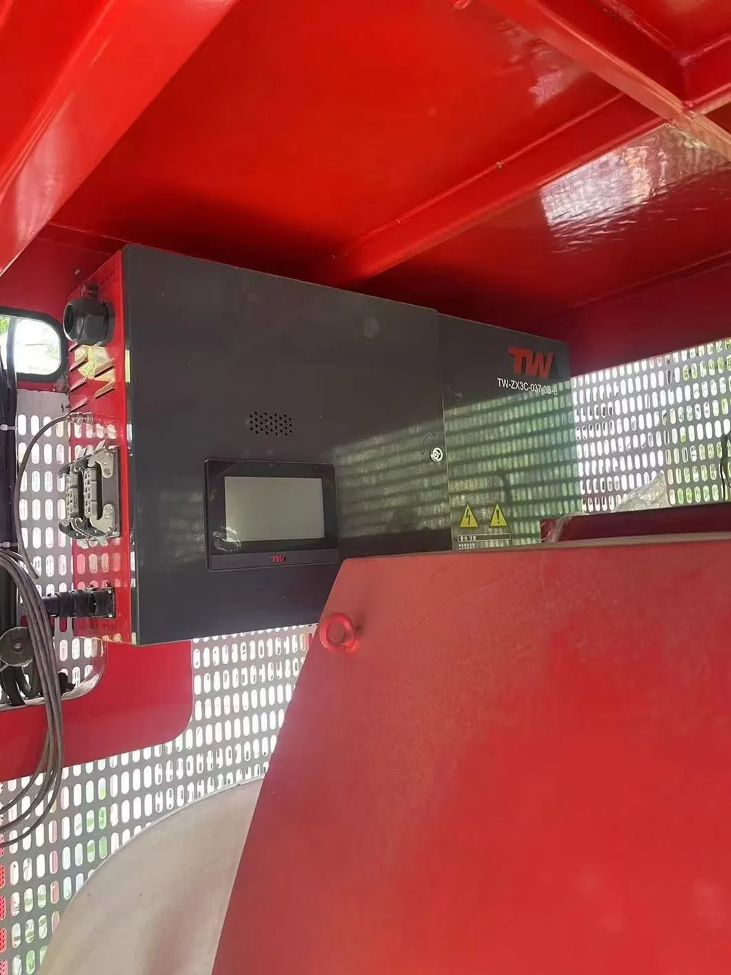 Low Noise and Emissions Heavy Equipment Cranes Tewei Construction Hoist for Large Projects