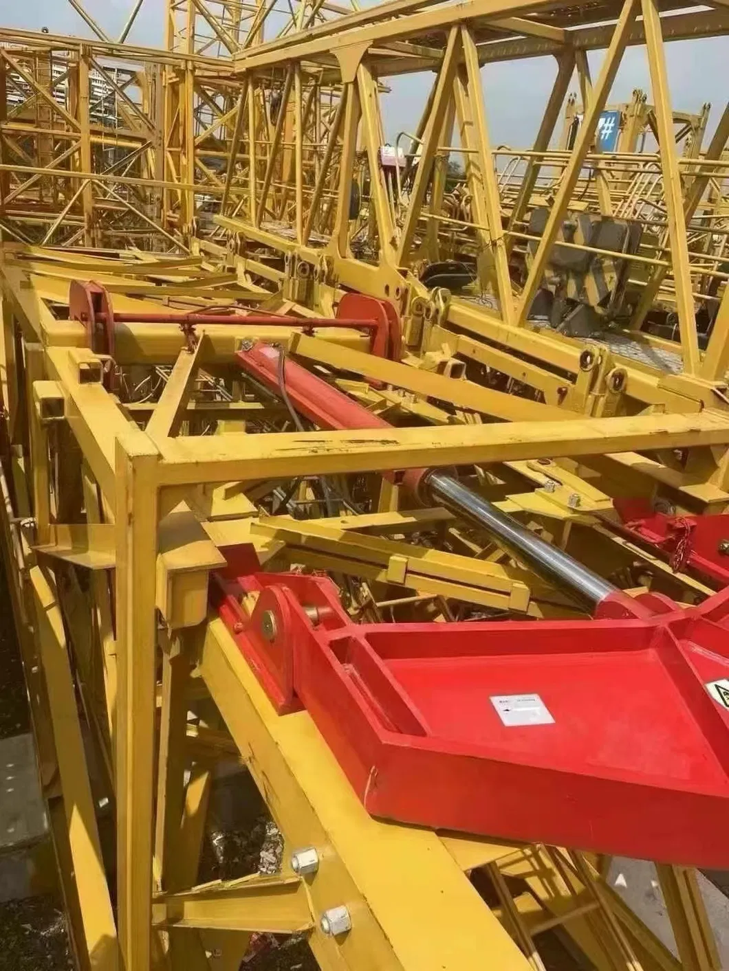 Extended Working Range Xgt6515-10 Tower Crane with Comprehensive Safety Features