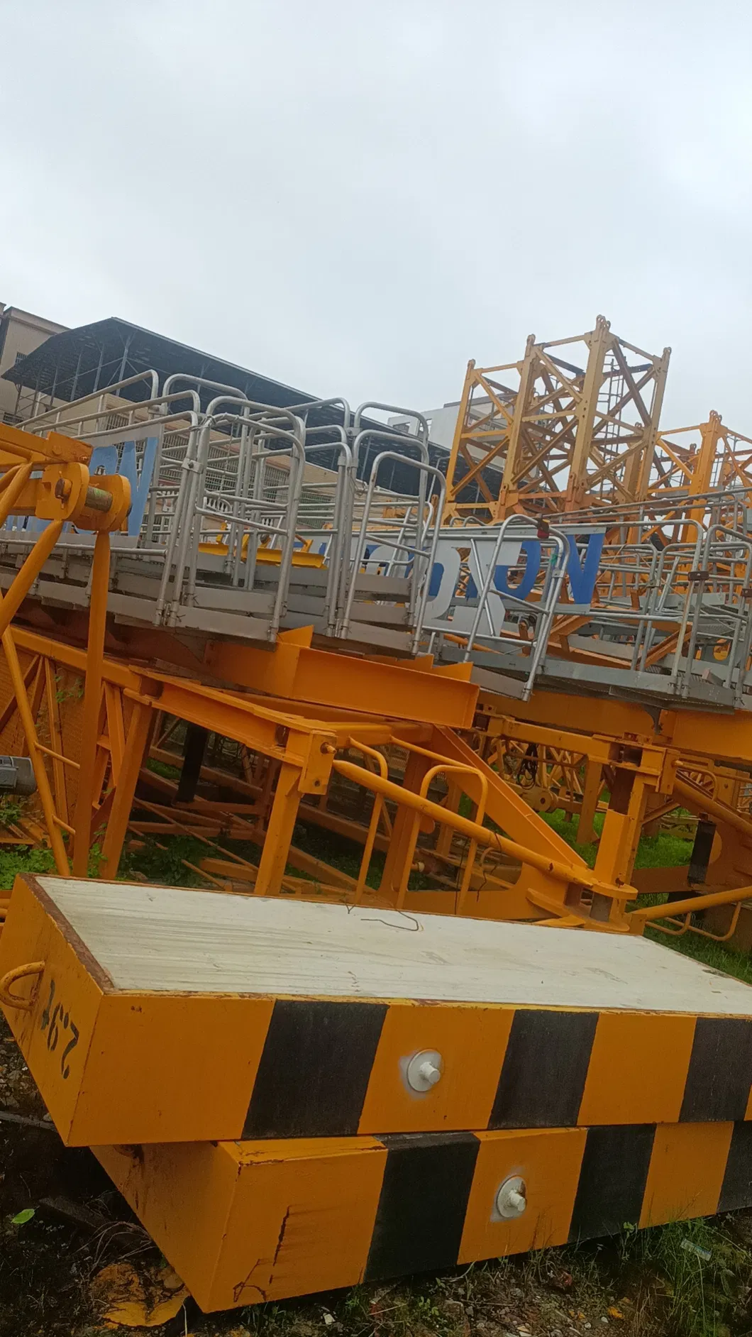 up to 80 Tons High Load Capacity Zoomlion 6513-81 Used Tower Cranes with Long Arm