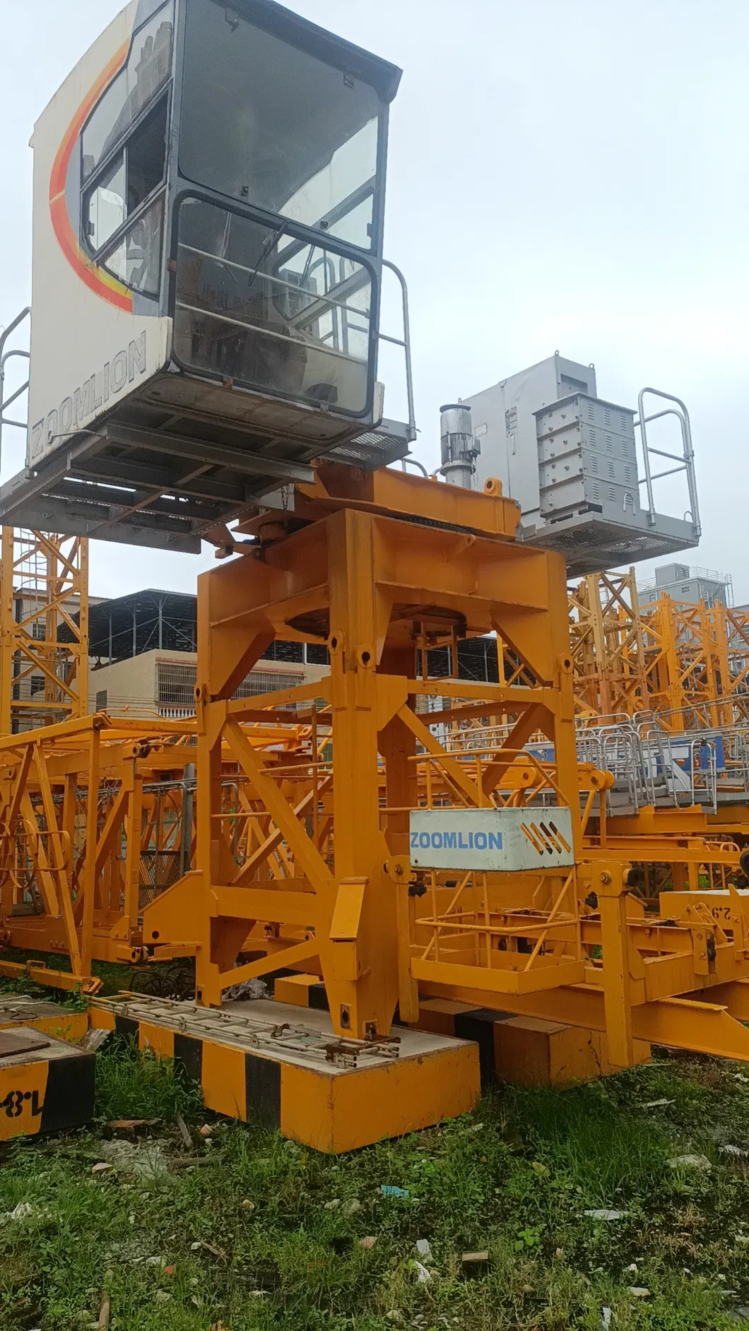 Construction Lifting Equipment Zoomlion 6513-81 Crane for Construction Efficiency and Safety