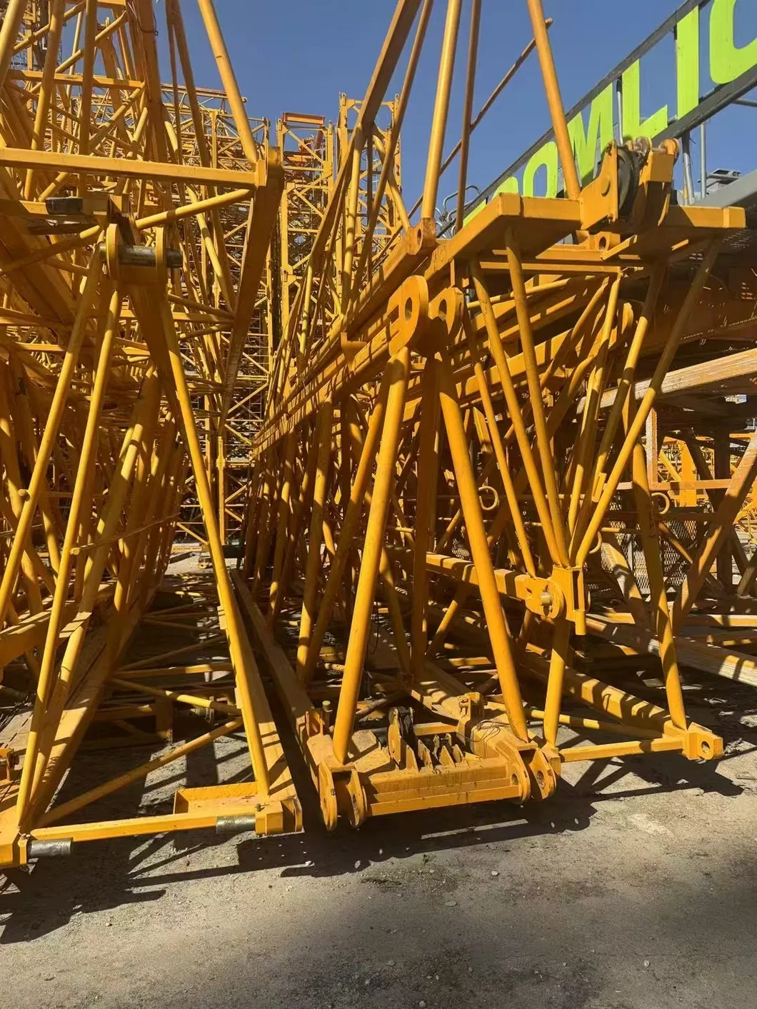 Affordable Zoomlion Zoomlion Wa6516-8b Used Tower Crane for Industrial Facility Construction