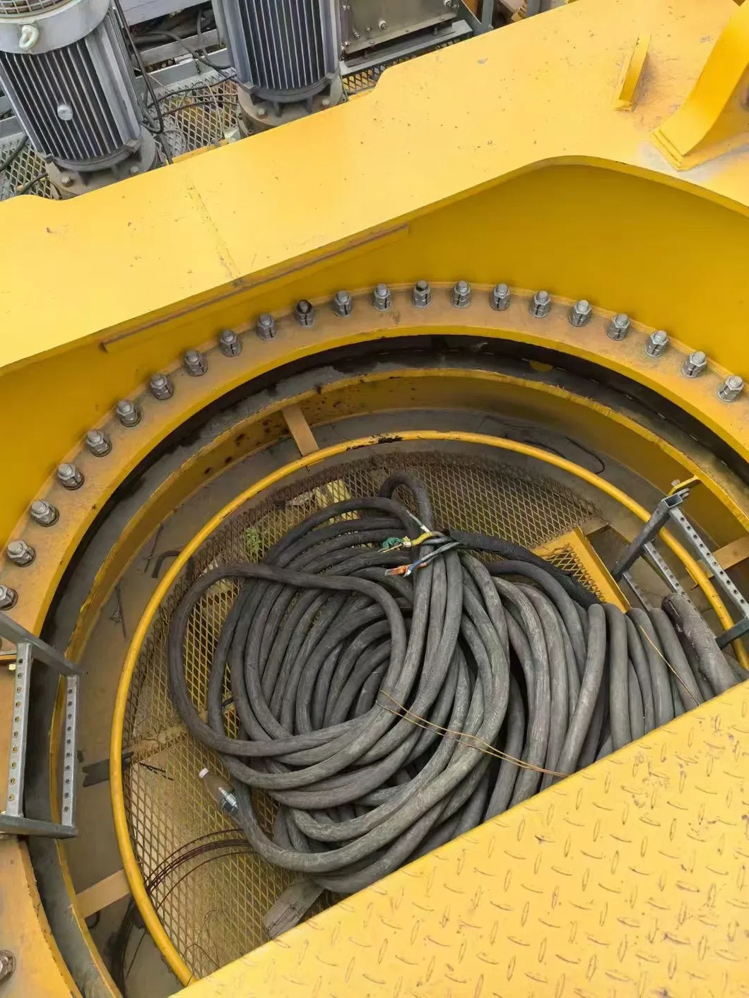 Pre-Owned 80m Reach Zoomlion W450-25u Crane Suitable for Various Construction Projects