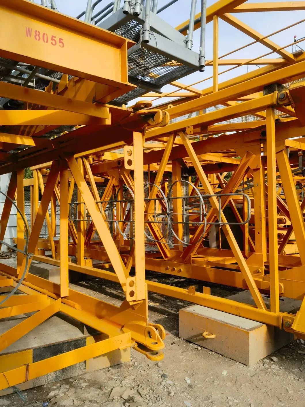 Tower Crane Machinery Zoomlion 7015-10e with 150 Ton-Meters Max Lifting Moment